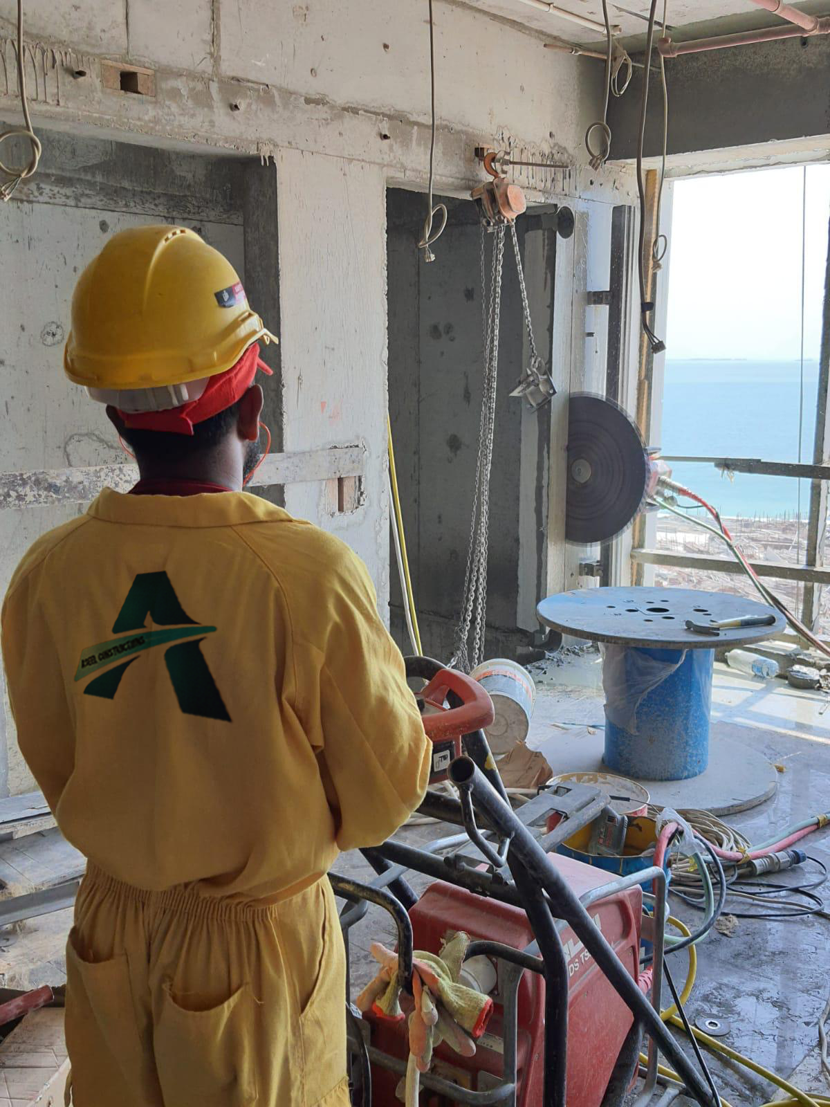 Wall saw cutting opening